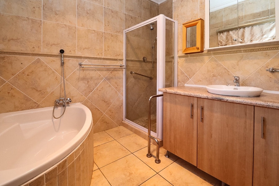 To Let 3 Bedroom Property for Rent in Flamwood North West